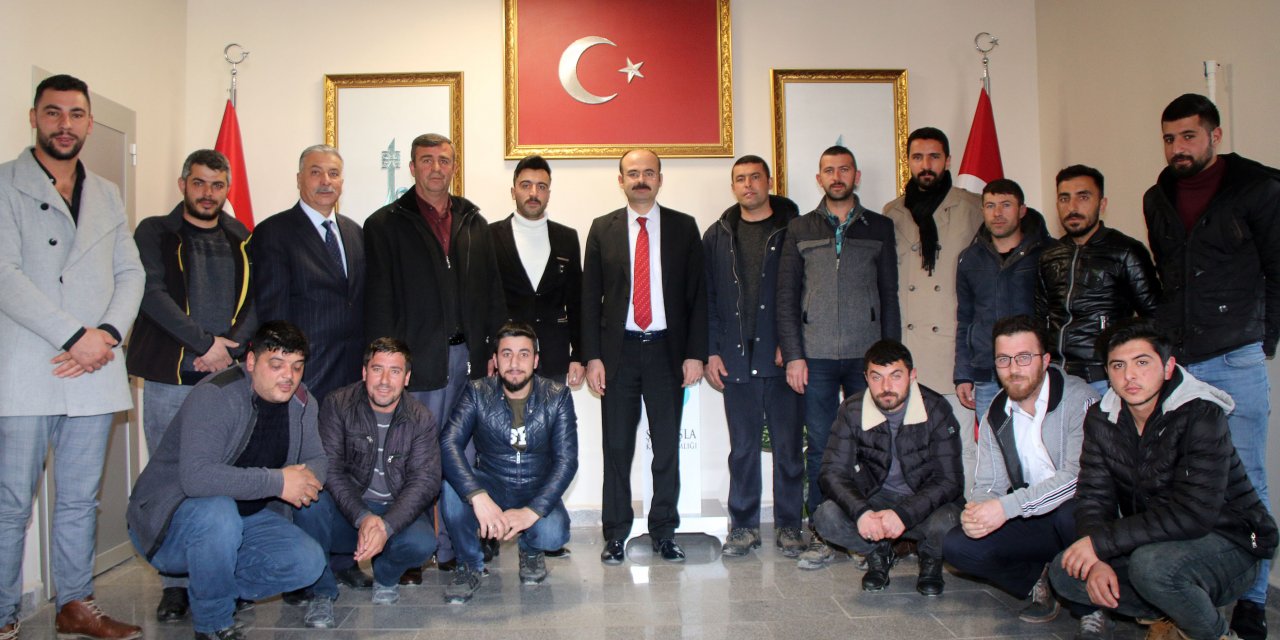 Gümüştepe köyü gençleri kaymakam Erdem'i ziyaret etti