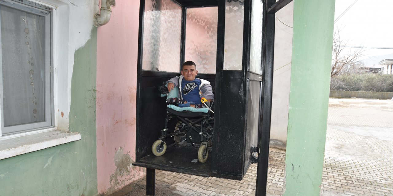 Cam kemik hastası gencin asansör talebini belediye gerçekleştirdi