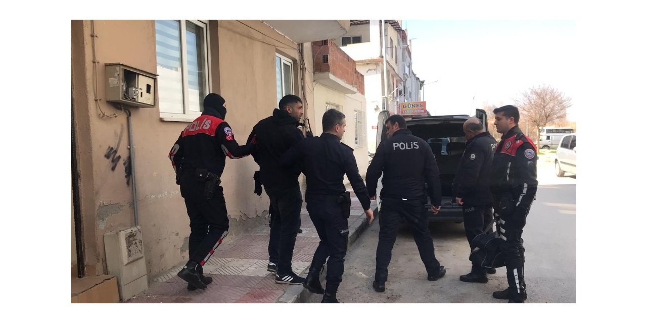 Polis, cezaevi firarisini evinde yakaladı