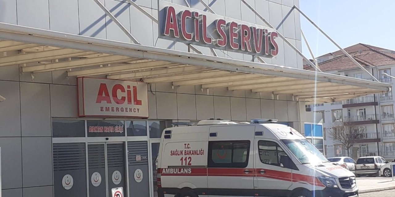 Devrilen traktörün altında kalan sürücü hayatını kaybetti