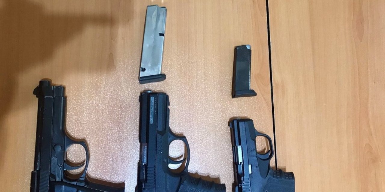 Erdemli’de şüpheli araçtan 3 tabanca çıktı