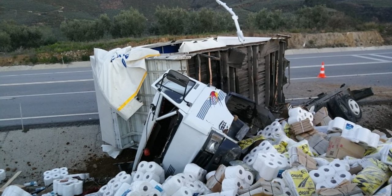 Kamyonun freni boşaldı, trafiği tehlikeye atmamak için şarampole yuvarlandı