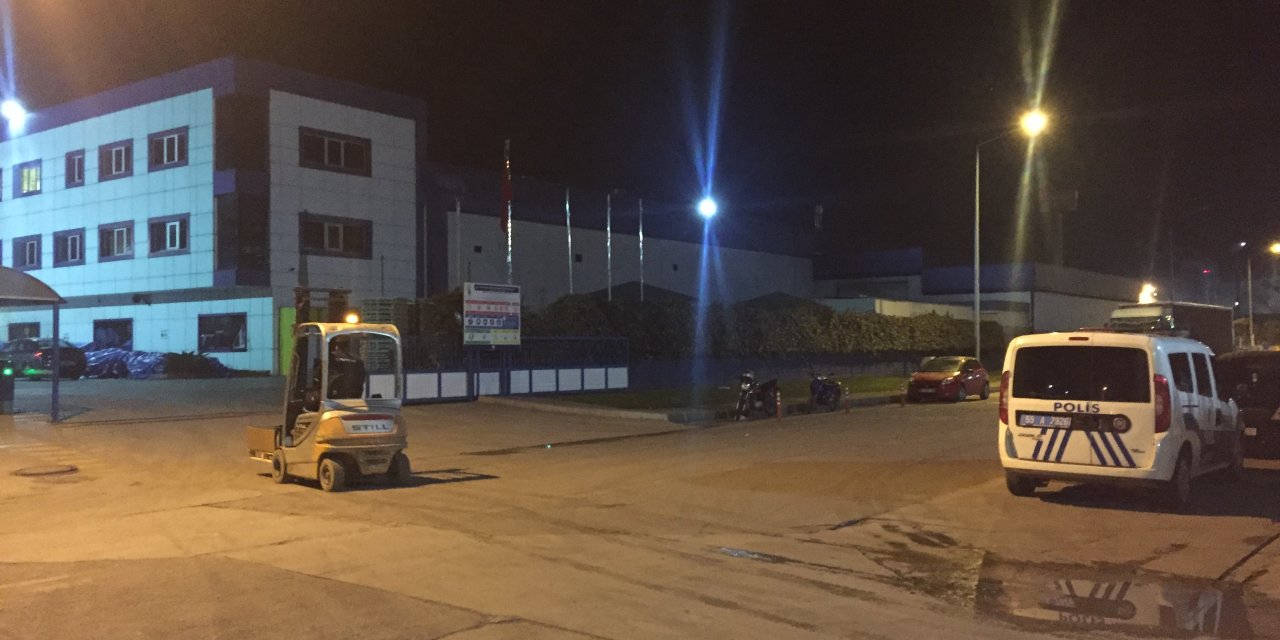 Alüminyum eritme kazanı ile makine arasına sıkışan 2 işçi yaralandı