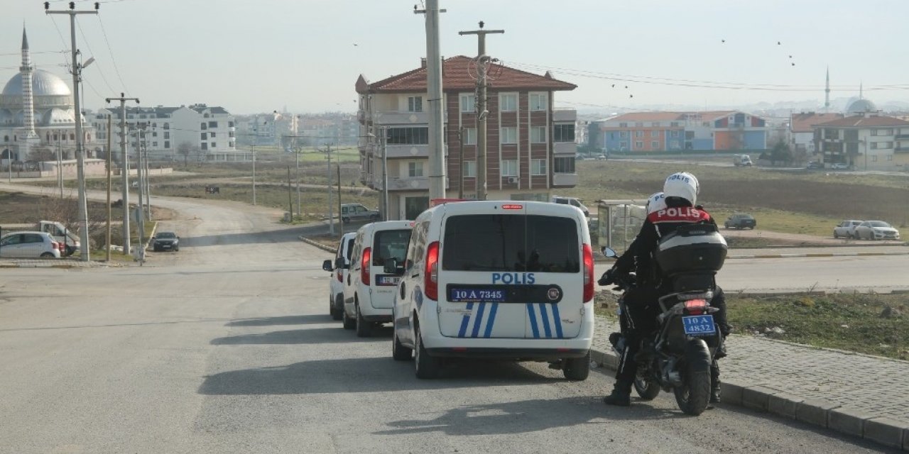 Balıkesir’de polis 23 aranan şahsı yakaladı