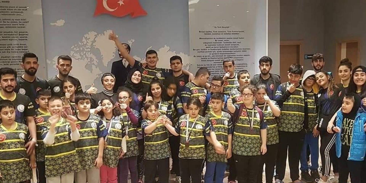 Malatyalı özel sporculardan yüzmede 20 madalya