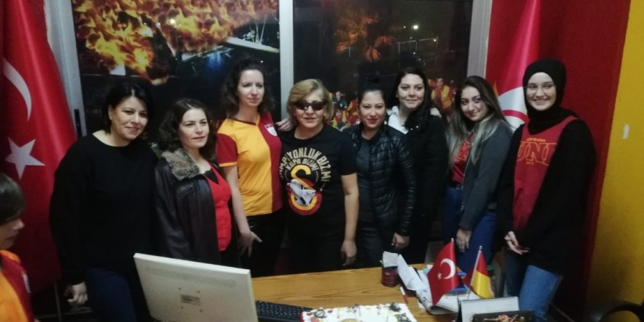 Galatasaraylıların galibiyet kutlamaları devam ediyor