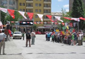 Üç bin kişi bekliyordu, yüz kişi gelmedi