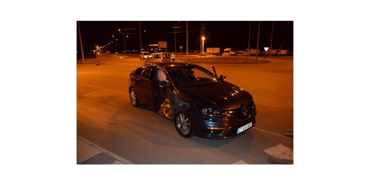 Aksaray'da hafif ticari araç ile otomobil çarpıştı: 8 yaralı