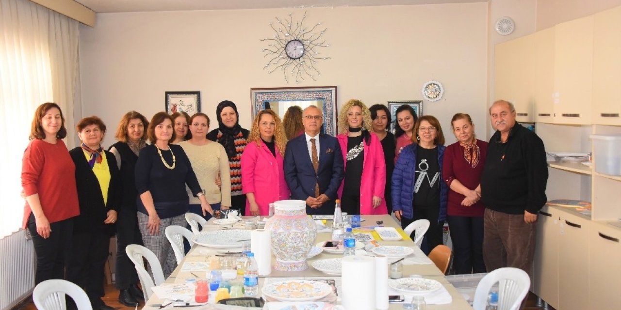 Başkan Kayda, seramik ve çini atölyesini ziyaret etti