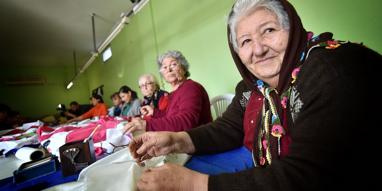 Mersinli kadınlar "kırkyama" tekniğiyle atık kumaşları ürüne dönüştürüyor