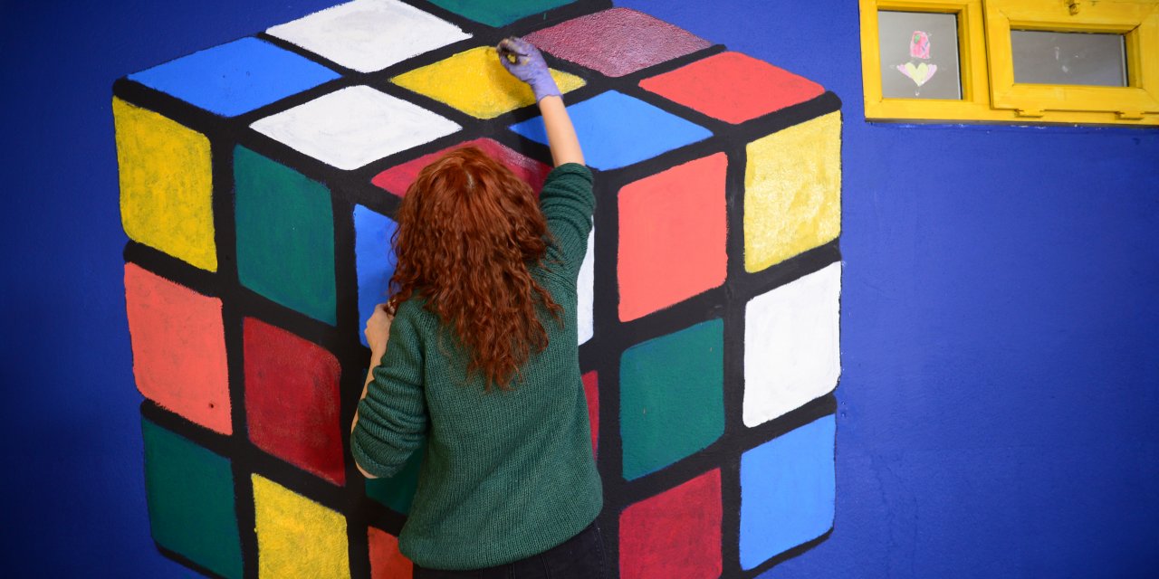 Bitlis'te öğretmenler kurdukları "zeka atölyeleri" ile sınıfları süslüyor