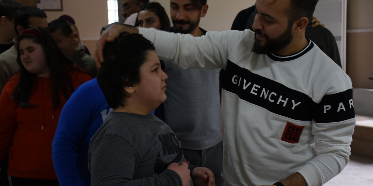 Otizmli çocukların ailelerinden "kaynaştırma sınıfı" talebi