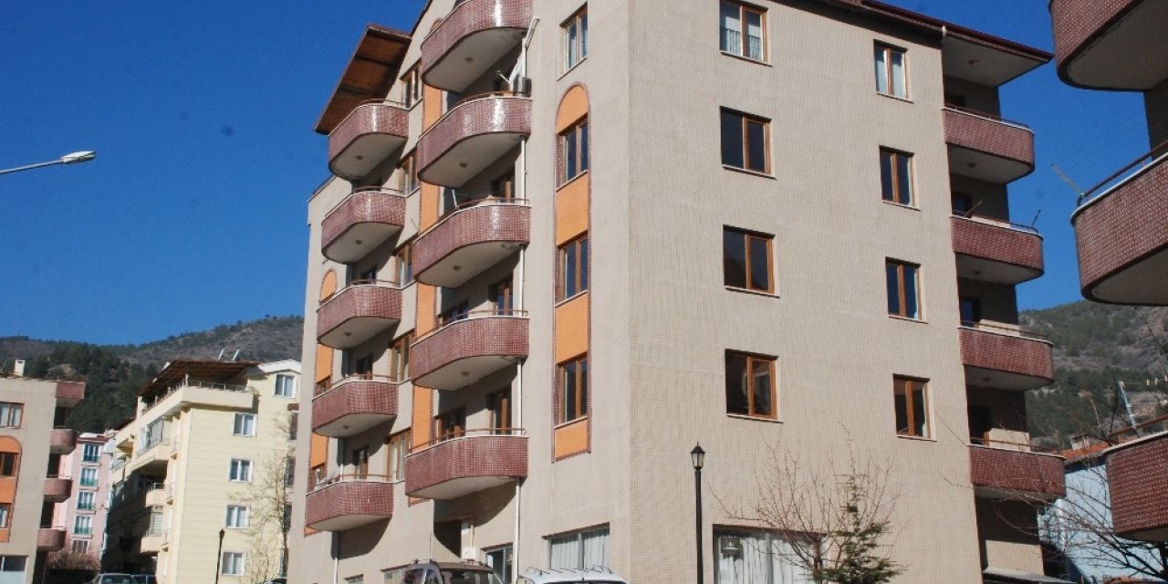 Korkunç olayın yaşandığı binada kimse kalmak istemiyor