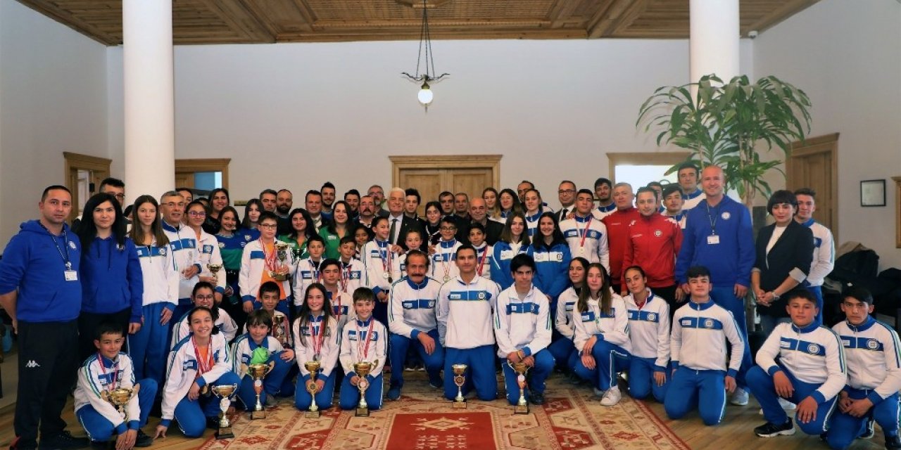 Büyükşehir sporcuları başarıya doymuyor