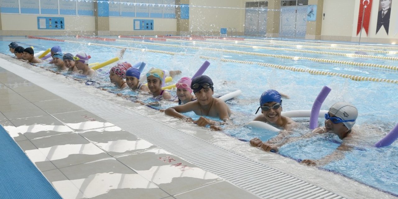 Su Sporları Merkezinde yüzme öğrenen çocuk sayısı bin 200’e ulaştı