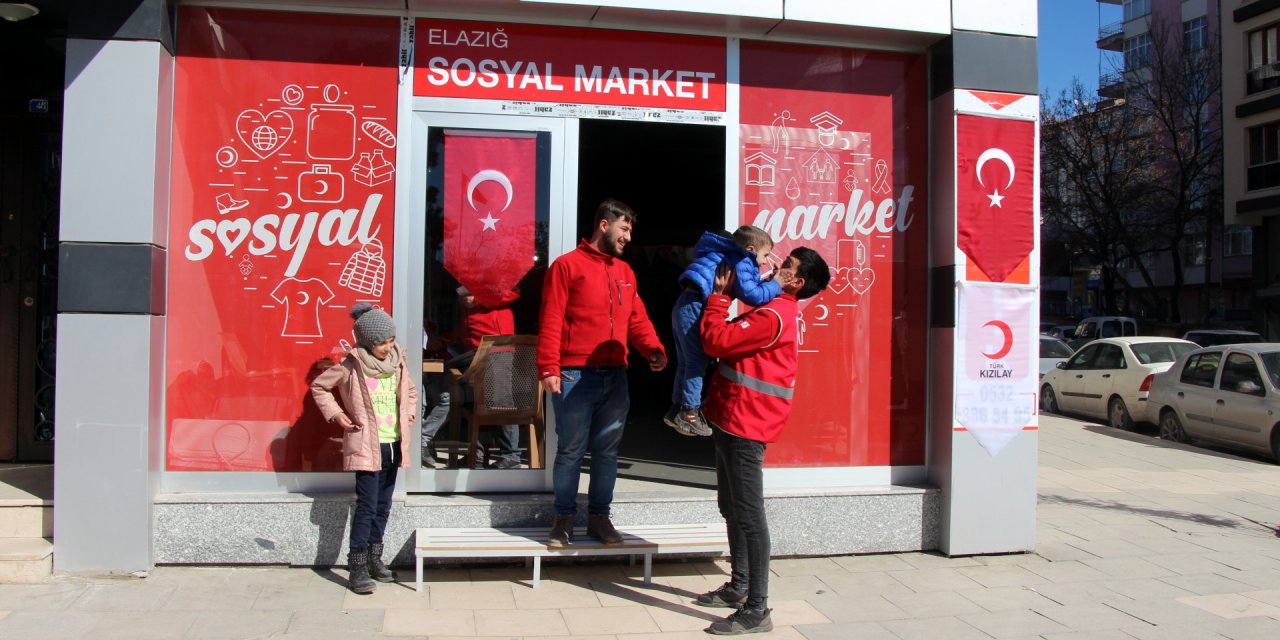 Türk Kızılay'dan Elazığ'daki depremzedeler için "sosyal market"