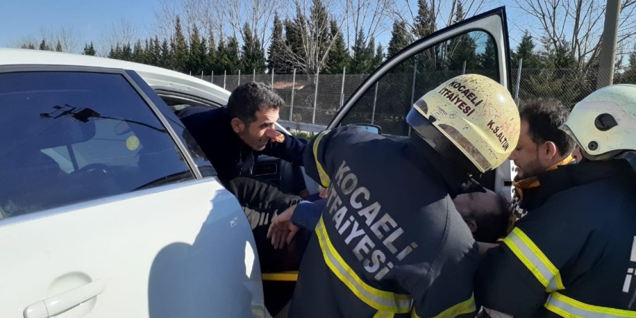 Fenalık geçiren sürücü TEM’in ortasında ölümden döndü