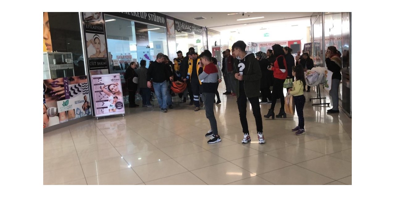 Kuaförde karısını bıçaklayıp rahat tavırlarla böyle kaçtı