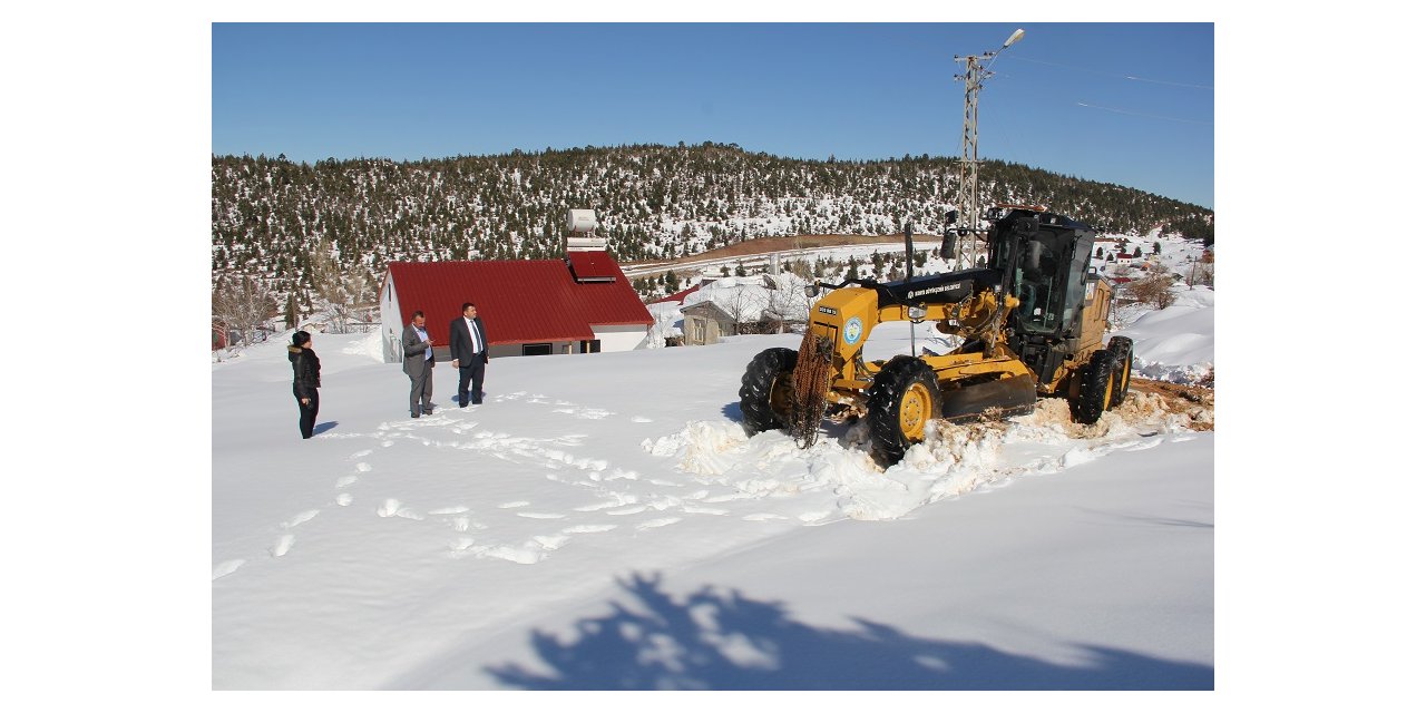 Aç kalan yabani hayvanlar için yaylaya yiyecek bırakıldı
