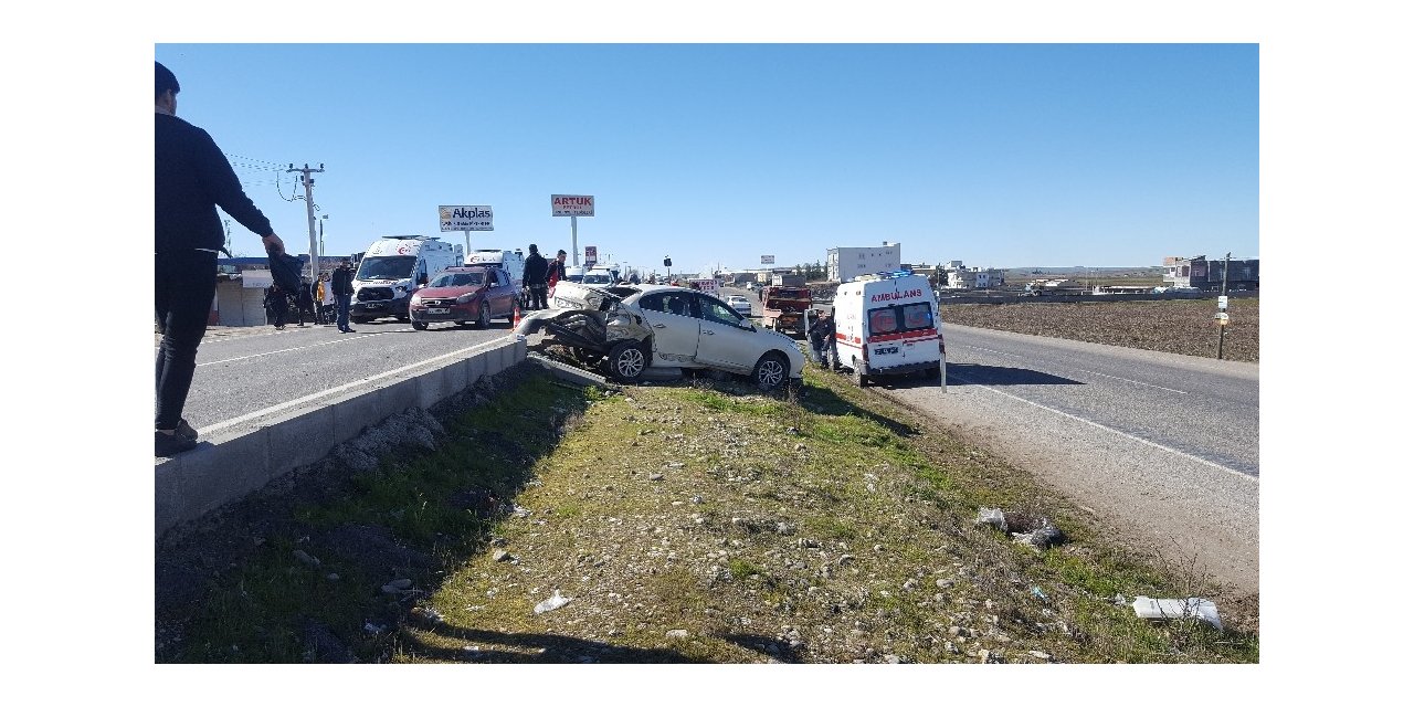 Yayalara yol vermek için duran araca ambulans çarptı: 6 yaralı