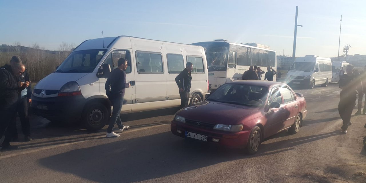 Kocaeli'de zincirleme trafik kazasında 5 öğrenci yaralandı
