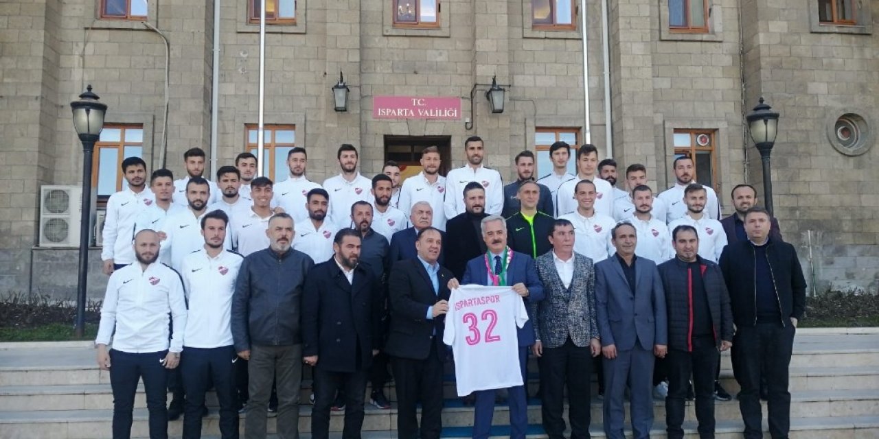 Isparta 32 Spor’dan Vali Seymenoğlu’na teşekkür ziyareti