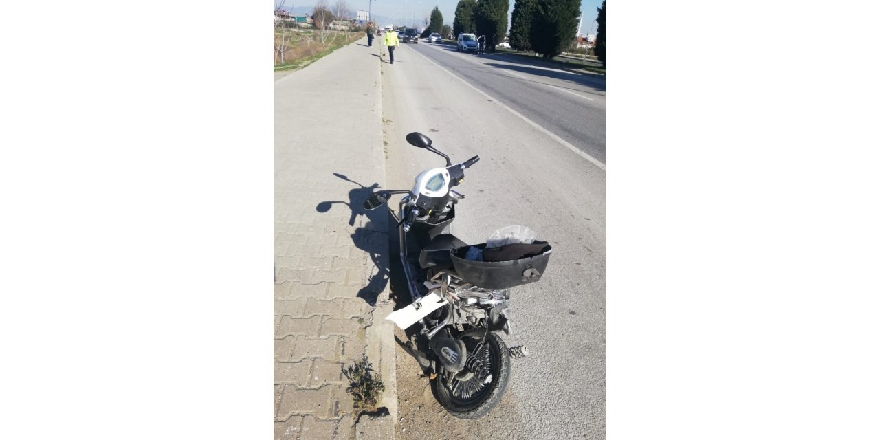Kamyonetin çarptığı elektrikli bisiklet sürücüsü hayatını kaybetti