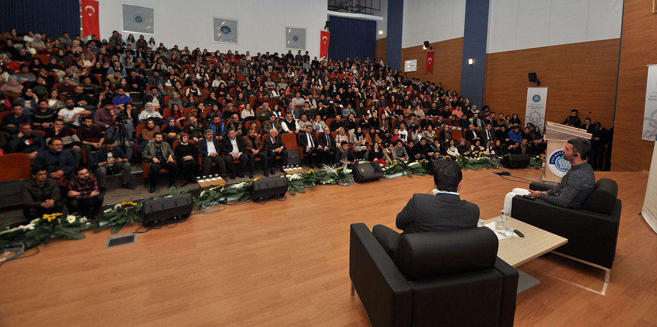 Kenan Sofuoğlu, Konya'da öğrencilerle buluştu