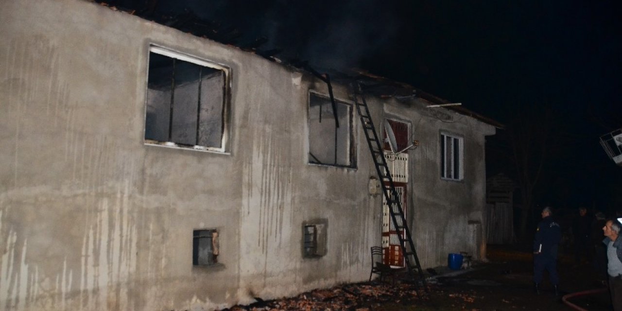 Camideyken evi yandı