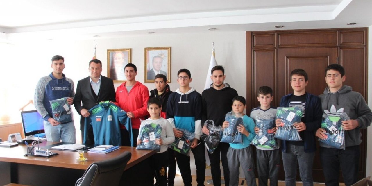 Başkan Ulutaş güreşçilerle buluştu