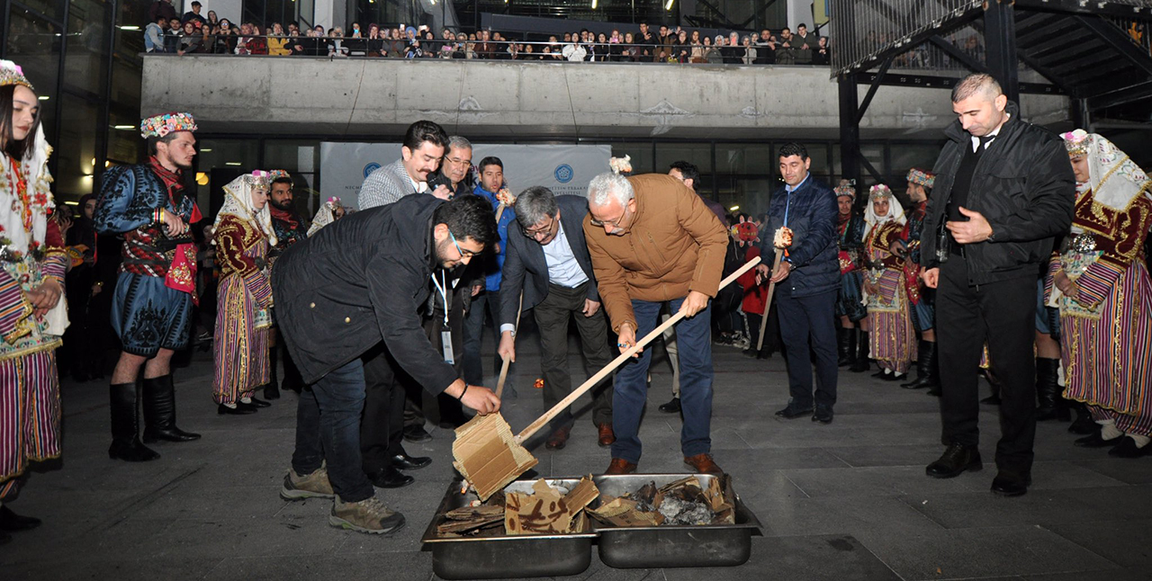 NEÜ'de fener alayı coşkusu