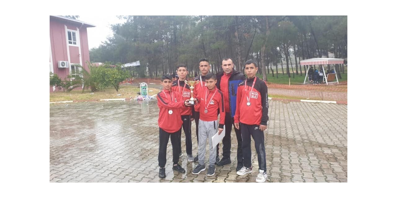 Vanlı atletler Osmaniye’den Türkiye ikinciliği ile döndüler