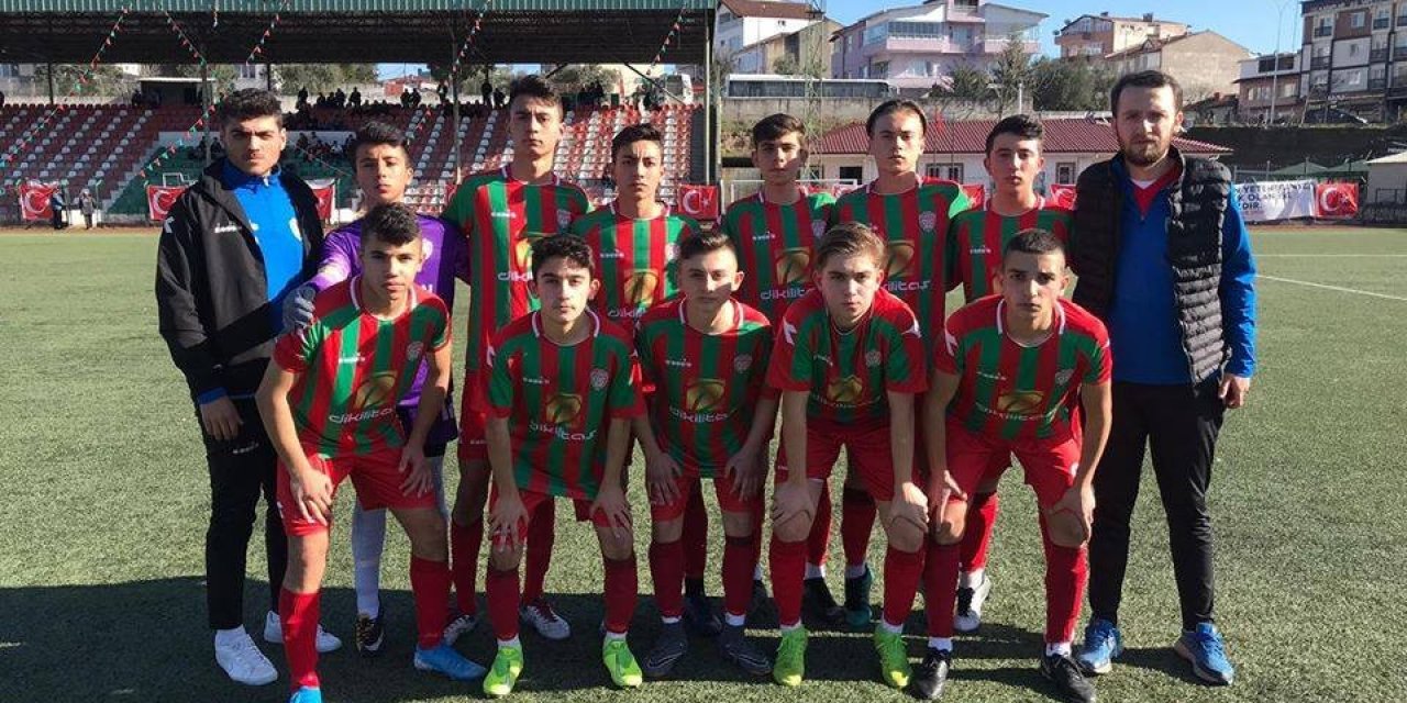 1308 Osmaneli Belediye Spor U16 futbol takımı şampiyon oldu