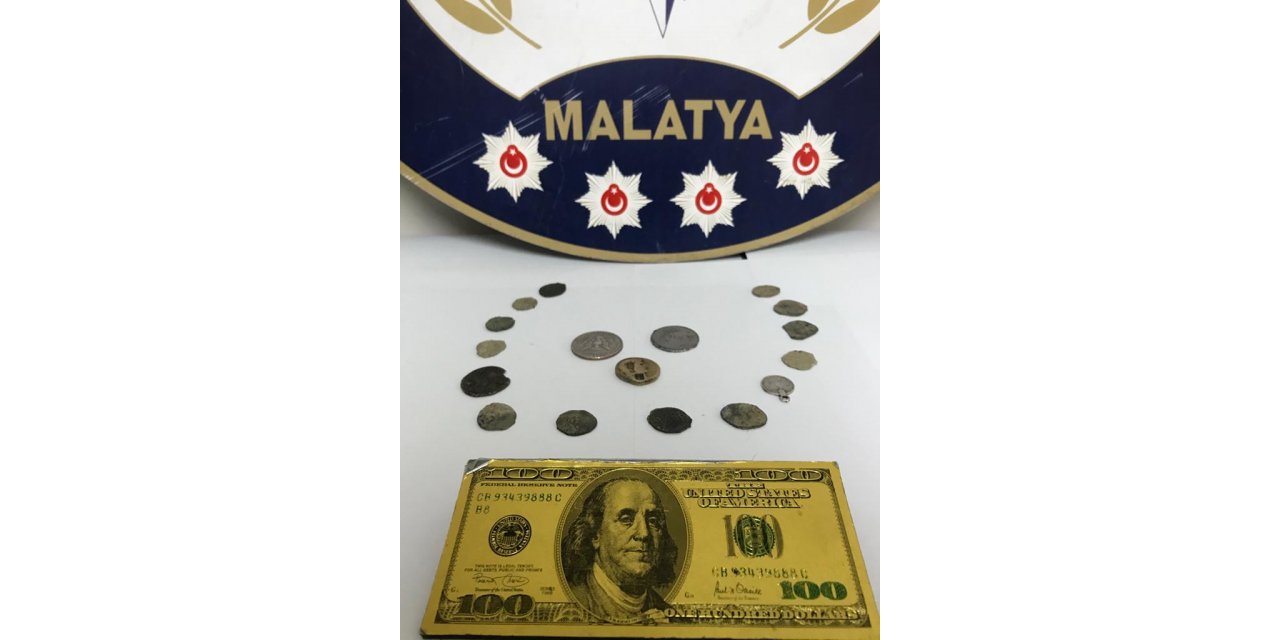 Malatya'da sahte 100 dolar metal banknot kalıbı ve 17 sikke ele geçirildi