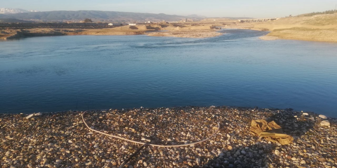 Kahramanmaraş'ta akarsuda kaybolan baba ve oğlunu arama çalışması sürüyor