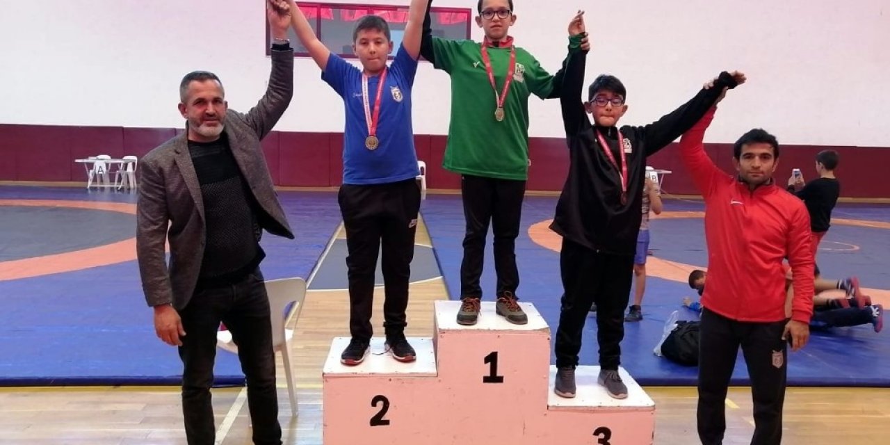 ’Altın güreşçiler’ turnuvaya damga vuruyor