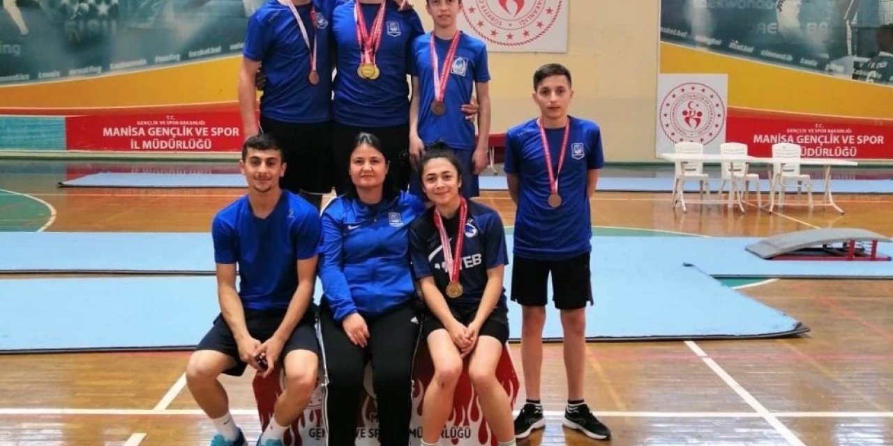 Yunusemreli badmintonculardan büyük başarı