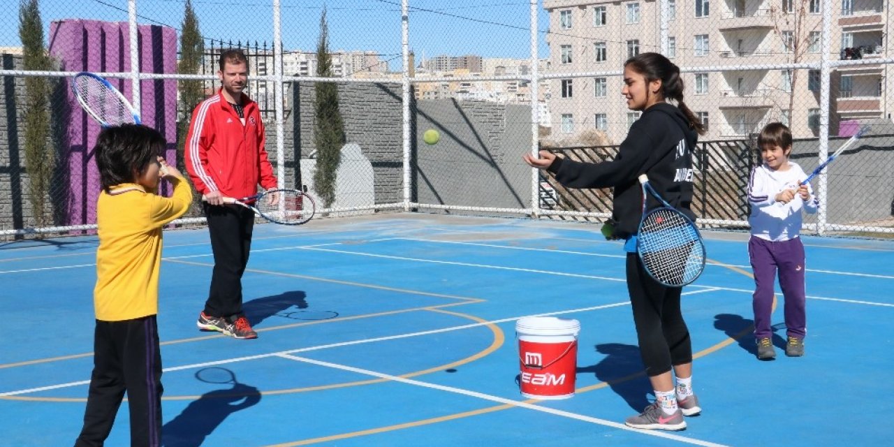 Basketbol sahalarından gelen tenis şampiyonluğu