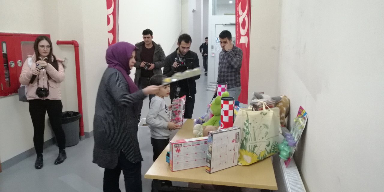 Konser biletini para yerine oyuncak karşılığında verdiler