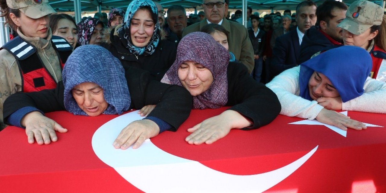İdlib şehidi dualarla son yolculuğuna uğurlandı