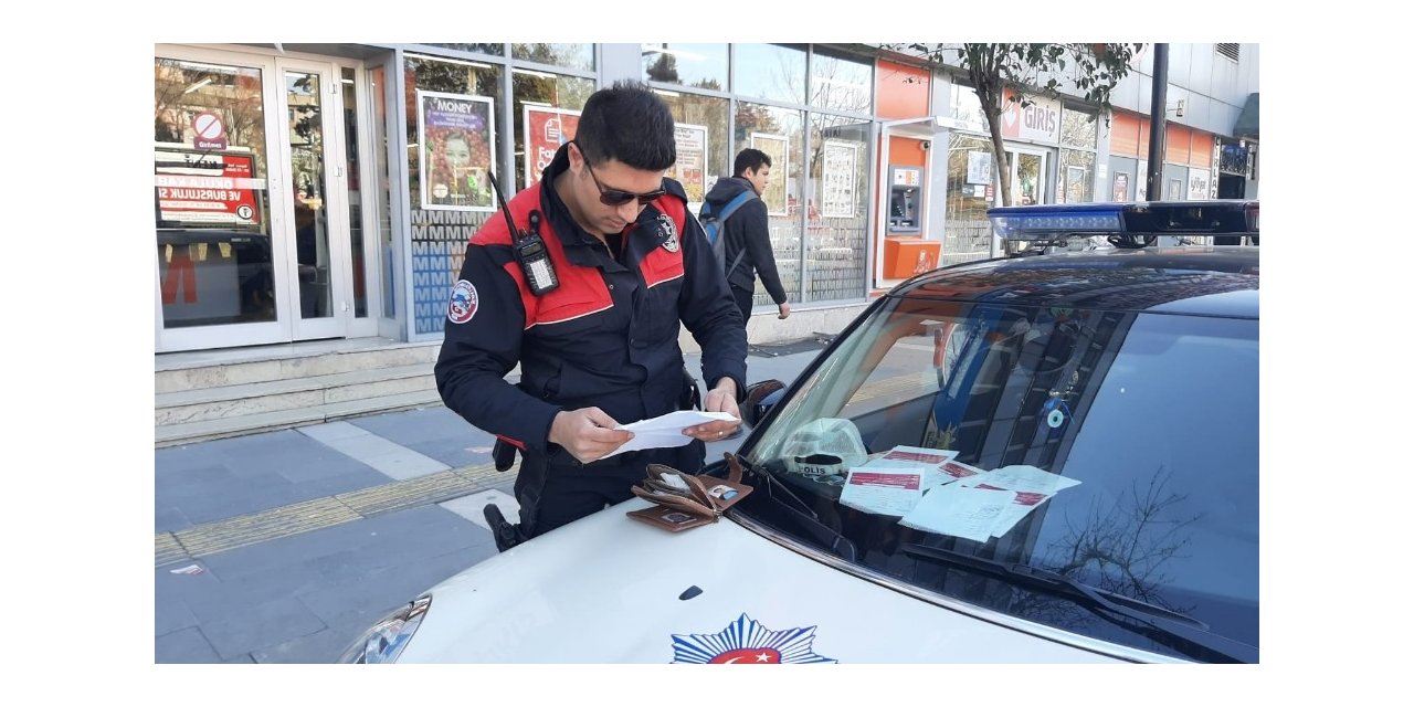 Bulduğu cüzdanı polise teslim etiler