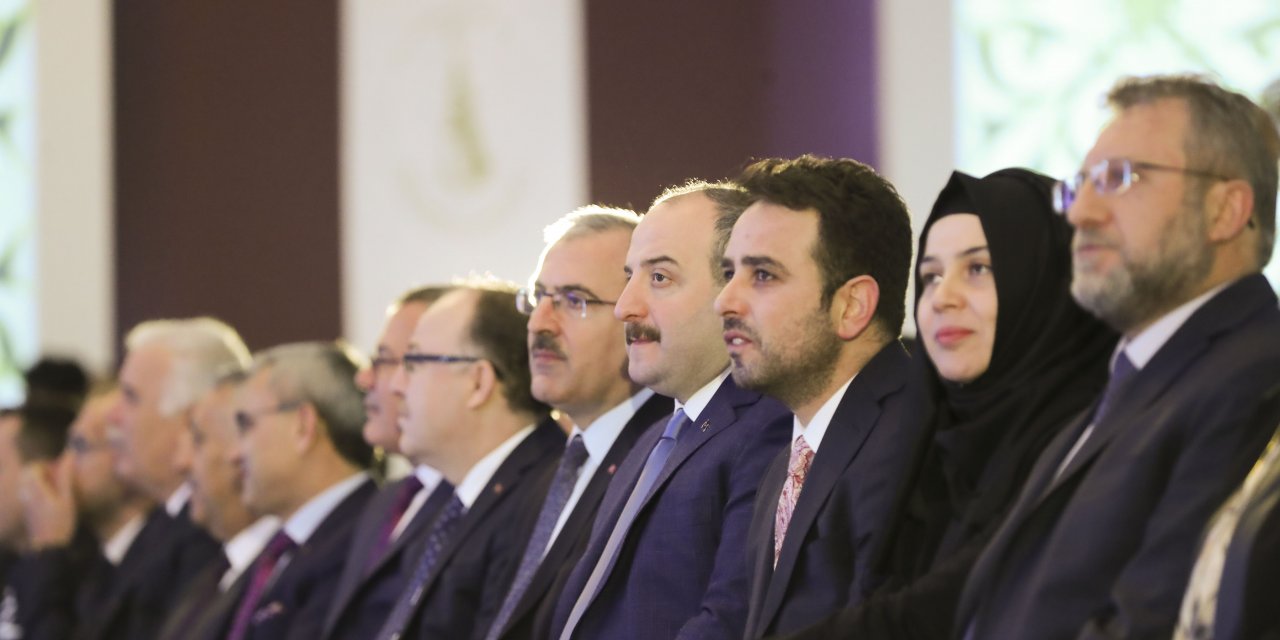 Sanayi ve Teknoloji Bakanı Varank, Kütahya'da sanayicilerle bir araya geldi: