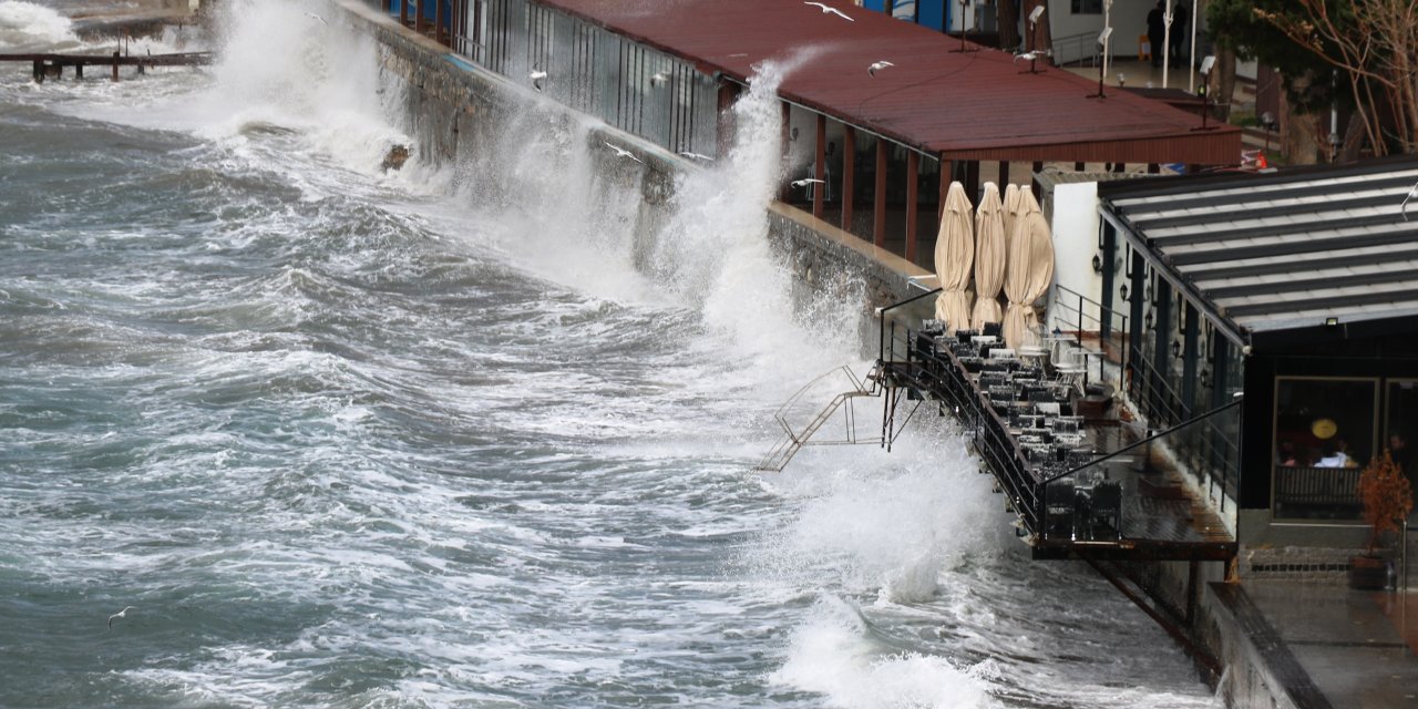 Bozcaada ve Gökçeada feribot seferlerinde yeni iptaller