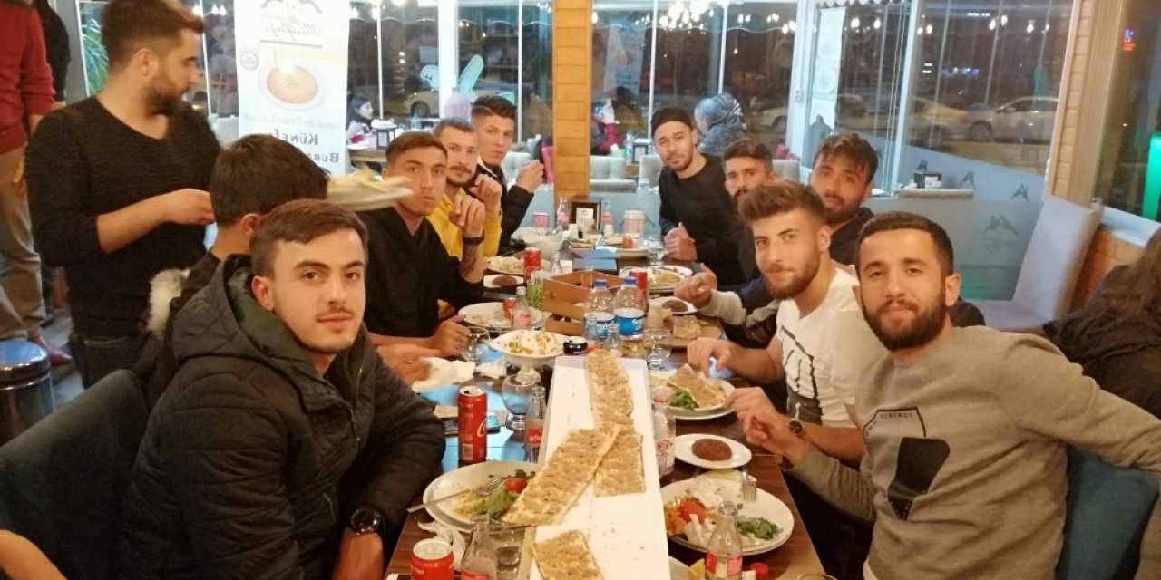Isparta 32 Sporlular, moral yemeğinde buluştu