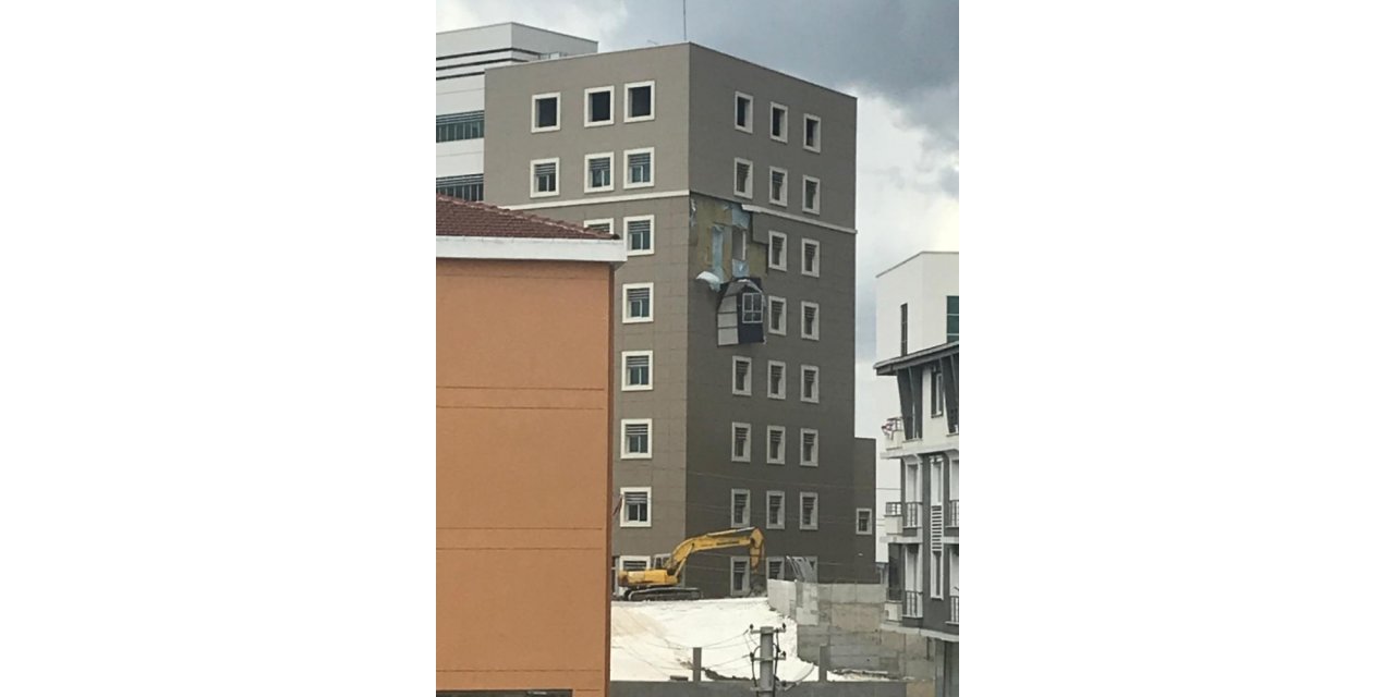 Fırtına yeni hastane inşaatını vurdu