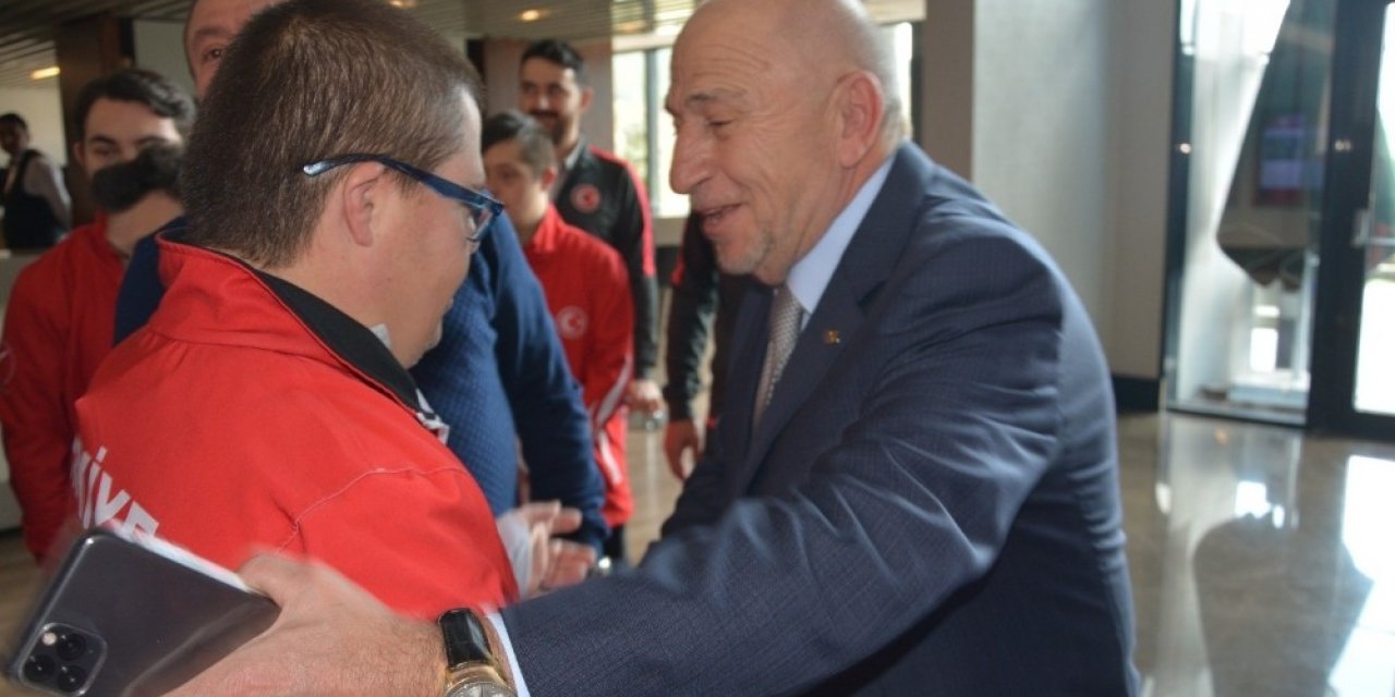 Nihat Özdemir, Down Sendromlular Milli Takımı ile bir araya geldi