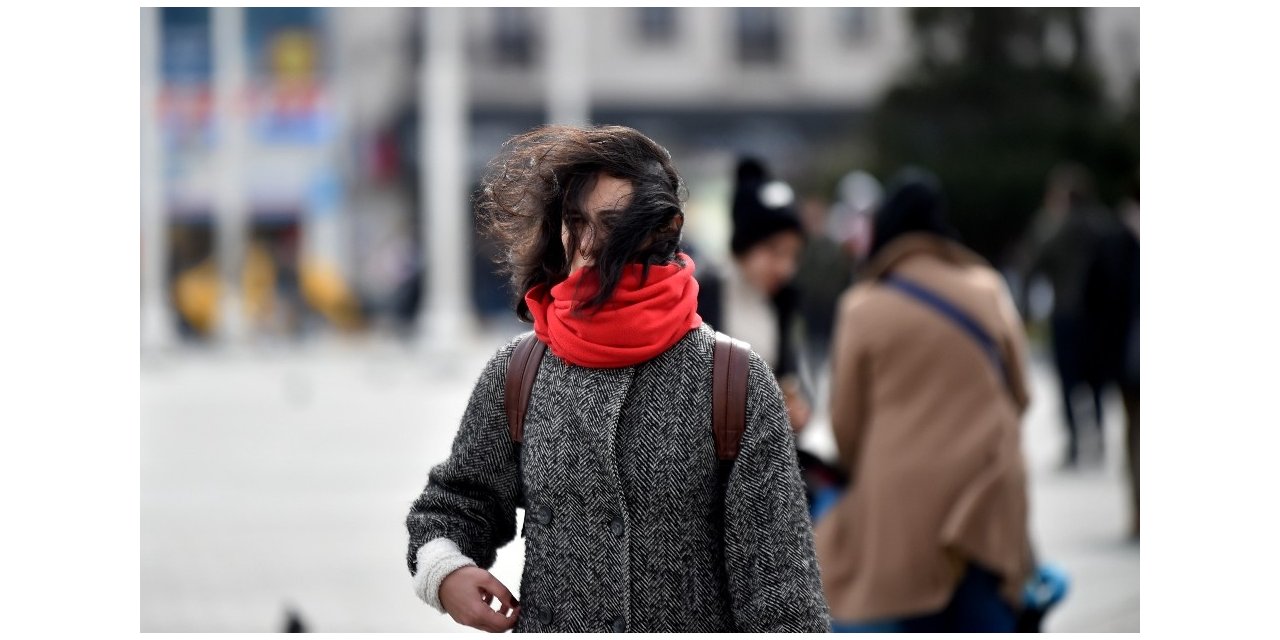 Taksim’de lodos hayatı olumsuz etkiliyor