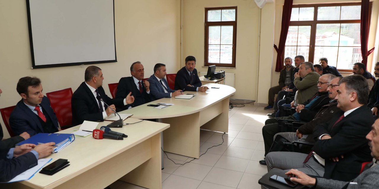 Rize'de Arıcık 1-2 HES bilgilendirme toplantısı düzenlendi