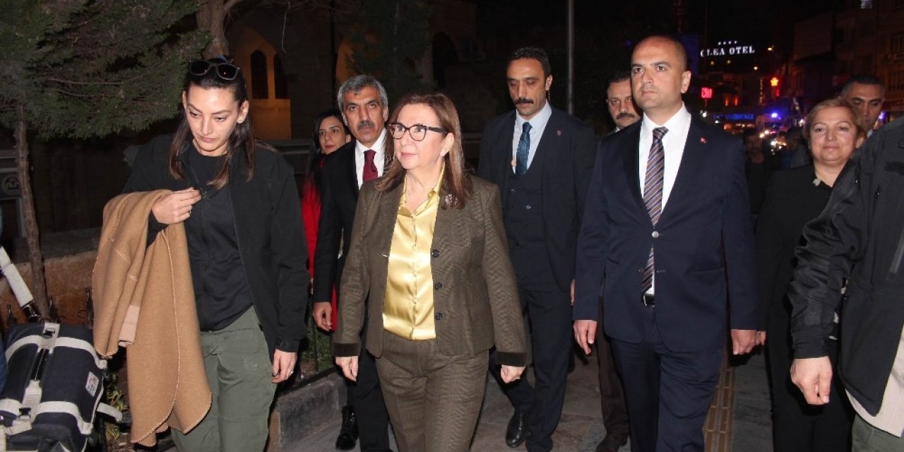 Ticaret Bakanı Pekcan’dan esnafa kandil ziyareti