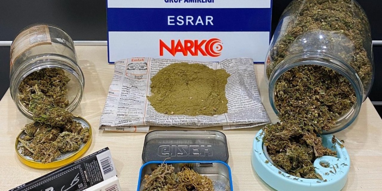 İzmir’de uyuşturucu tacirlerine operasyonda 2 kişi tutuklandı